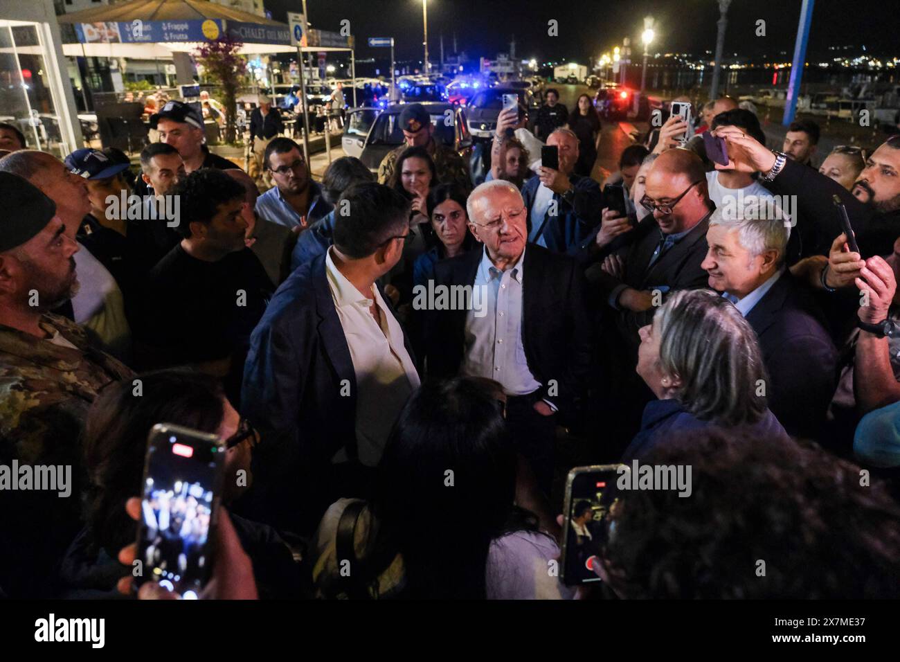 News - Italy: Campi Flegrei, bradisismo The mayor of pozzuoli Luigi Manzoni, the president of the region of campania Vincenzo De Luca and the head of the civil protection of campania Giulivo Italo in the street among the citizens after the earthquake tremors, near Naples, southern Italy, 20 May 2024. The tremor that occurred at 8.10pm with epicentre in the Campi Flegrei was of magnitude 4.4. This was reported by the National Institute of Geophysics and Volcanology, according to which the depth of the quake was three kilometres. Napoli Pozzuoli Italy Copyright: xAntonioxBalascox/xLiveMediax LPN Stock Photo