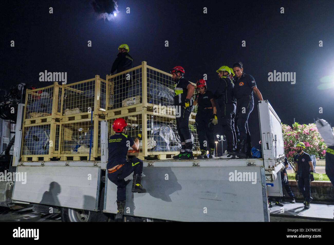 News - Italy: Campi Flegrei, bradisismo Campania s civil protection set up a tensile structure at the port of pozzuoli for people who are not confident about returning to their homes after the earthquake tremors, near Naples, southern Italy, 20 May 2024. The tremor that occurred at 8.10pm with epicentre in the Campi Flegrei was of magnitude 4.4. This was reported by the National Institute of Geophysics and Volcanology, according to which the depth of the quake was three kilometres. Napoli Pozzuoli Italy Copyright: xAntonioxBalascox/xLiveMediax LPN 1364596 Stock Photo