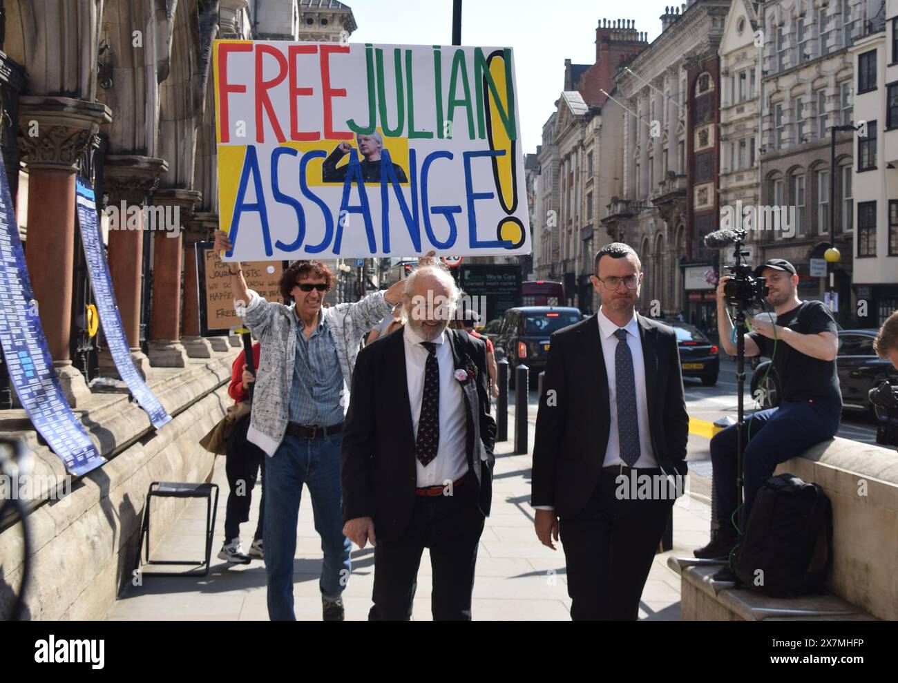 London, UK. 20th May 2024. Julian Assange's father and brother John and Gabriel Shipton arrive at the Royal Courts of Justice for Julian Assange's extradition decision. Credit: Vuk Valcic/Alamy Live News Stock Photo