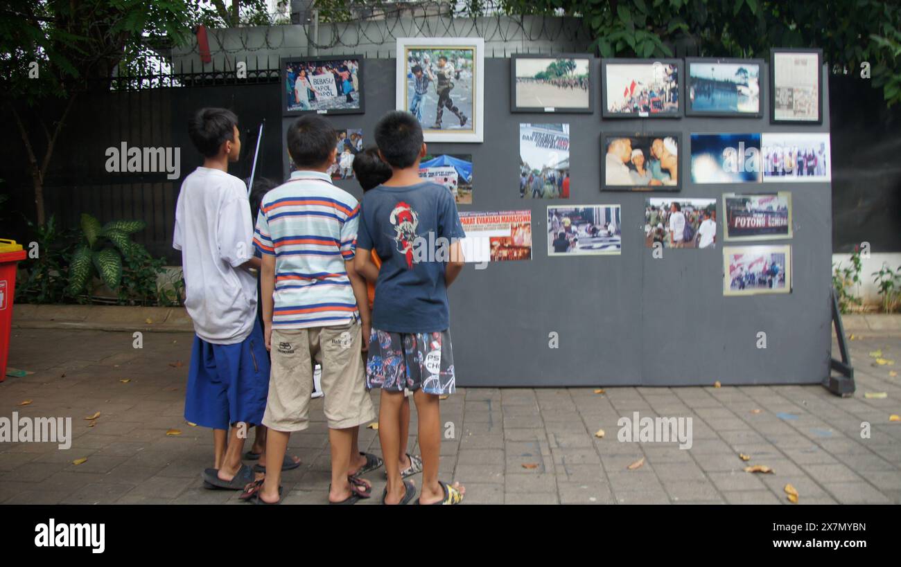 Jakarta, Jakarta, Indonesia. 21st May, 2024. Located at Jalan Diponegoro No. 72, Central Jakarta, Exponent 98 commemorates 26 years of reform in a photo exhibition and art installation (Credit Image: © Denny Pohan/ZUMA Press Wire) EDITORIAL USAGE ONLY! Not for Commercial USAGE! Stock Photo