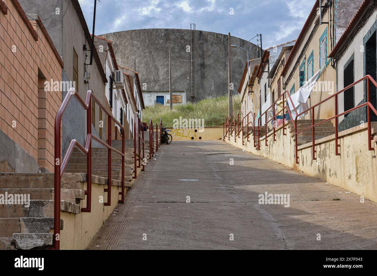 Sloping street with old water tank in the background, Puertollano Stock Photo