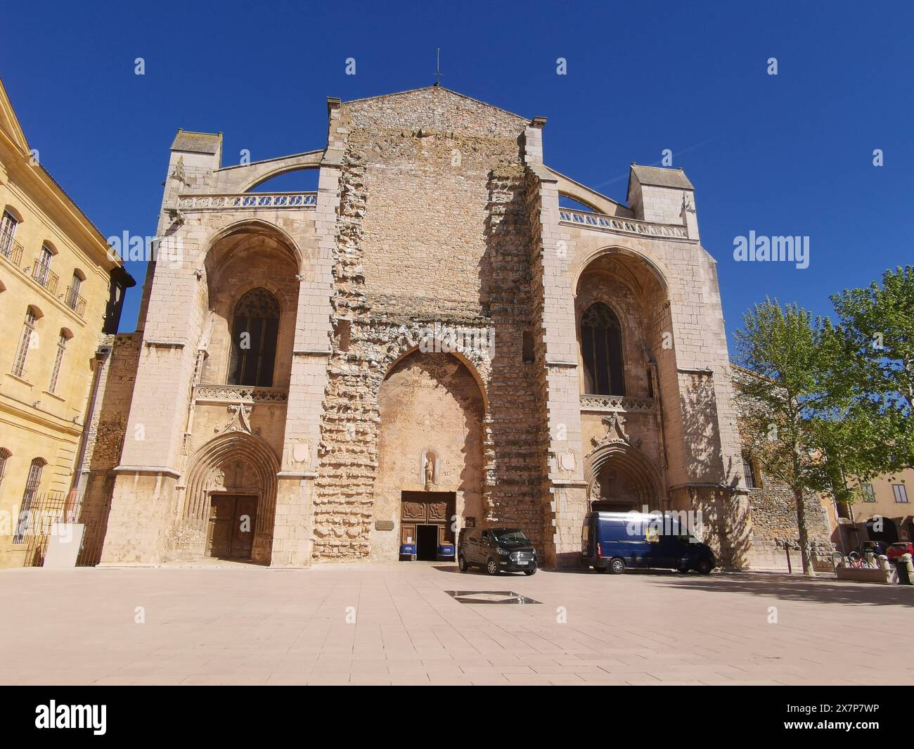 © Sophie Glotin/Radio France/Maxppp - Sophie Glotin/Radio France/Maxppp, 19/04/2024Basilique Sainte-Marie-Madeleine de Saint-Maximin-la-Sainte-Baume Saint Maximim la Sainte Baume, France, april 19th 2024 Painting “Mary Magdalene” by Raphaël, purchased by chance from a gallery owner in London and authenticated a few weeks later. Exhibited for the first time to the public in the basilica of Saint-Maximin *** Local Caption *** France Bleu Provence Credit: MAXPPP/Alamy Live News Stock Photo