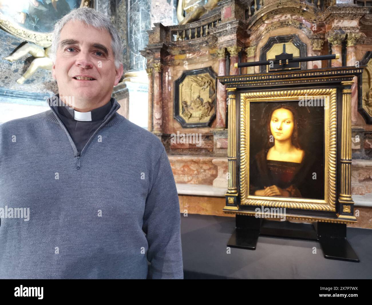 © Sophie Glotin/Radio France/Maxppp - Sophie Glotin/Radio France/Maxppp, 19/04/2024Le Père Florian Racine, recteur de la basilique Sainte-Marie-Madeleine de Saint-Maximin (Var) avec le tableau 'Marie-Madeleine' du peintre Raphaël Saint Maximim la Sainte Baume, France, april 19th 2024 Painting “Mary Magdalene” by Raphaël, purchased by chance from a gallery owner in London and authenticated a few weeks later. Exhibited for the first time to the public in the basilica of Saint-Maximin *** Local Caption *** France Bleu Provence Credit: MAXPPP/Alamy Live News Stock Photo