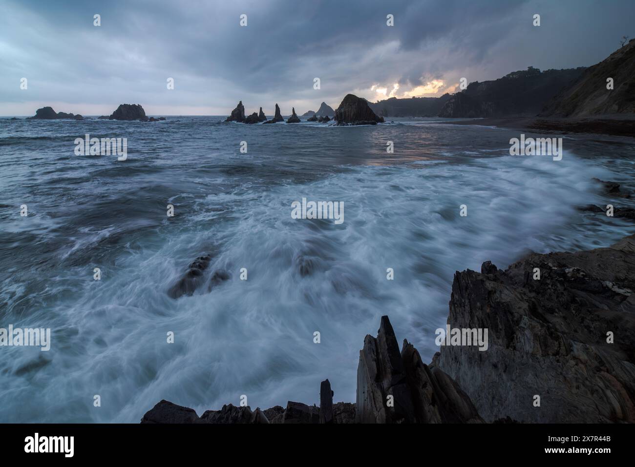 Sea silhouette jagged rocky hi-res stock photography and images - Alamy