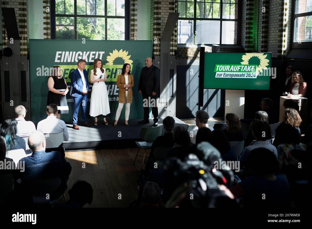 Baerbock, Reintke, Habeck, Europawahlkampfauftakt DEU, Deutschland, Germany, Berlin, 13.05.2024 Uebersicht Ricarda Lang , Co-Vorsitzende der Grünen in Deutschland, Robert Habeck , Bundesminister fuer Wirtschaft und Klimaschutz, Vizekanzler, Buendnis 90 Die Gruenen , Terry Reintke , Spitzenkandidatin der Gruenen fuer die Europawahl 2024, Annalena Baerbock , Bundesaussenministerin, Bundesministerin des Auswaertigen Amtes, Buendnis 90 Die Gruenen und Omid Nouripour , Co-Vorsitzender der Grünen in Deutschland v.l.n.r. beim Wahlkampfauftakt der Gruenen zur Europawahl 2024 in Berlin Deutschland en: Stock Photo