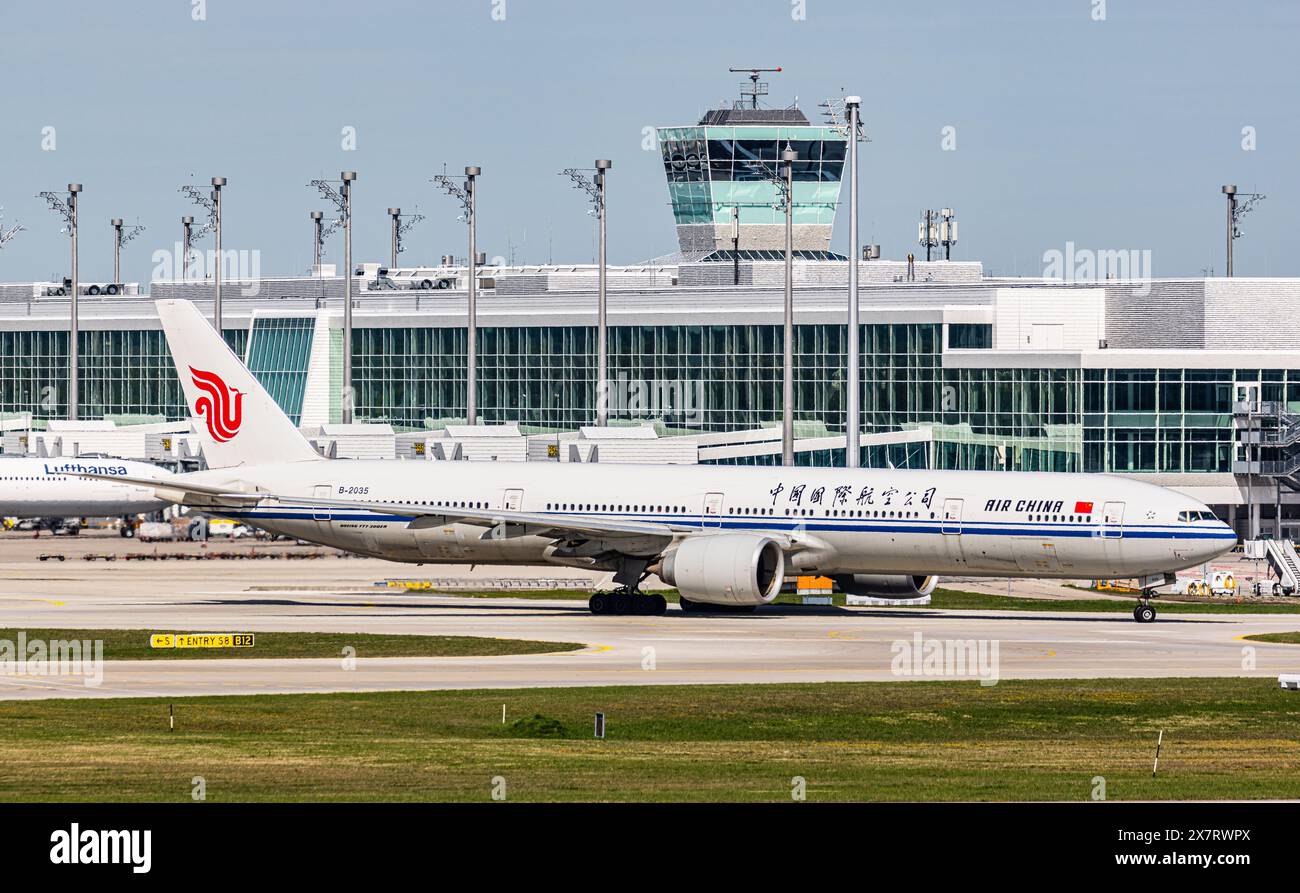 Munich, Germany, 6th Apr 2024: An Air China Boeing 777-39L(ER) taxis to the runway at Munich Airport. Registration B-2035. (Photo by Andreas Haas/dieB Stock Photo