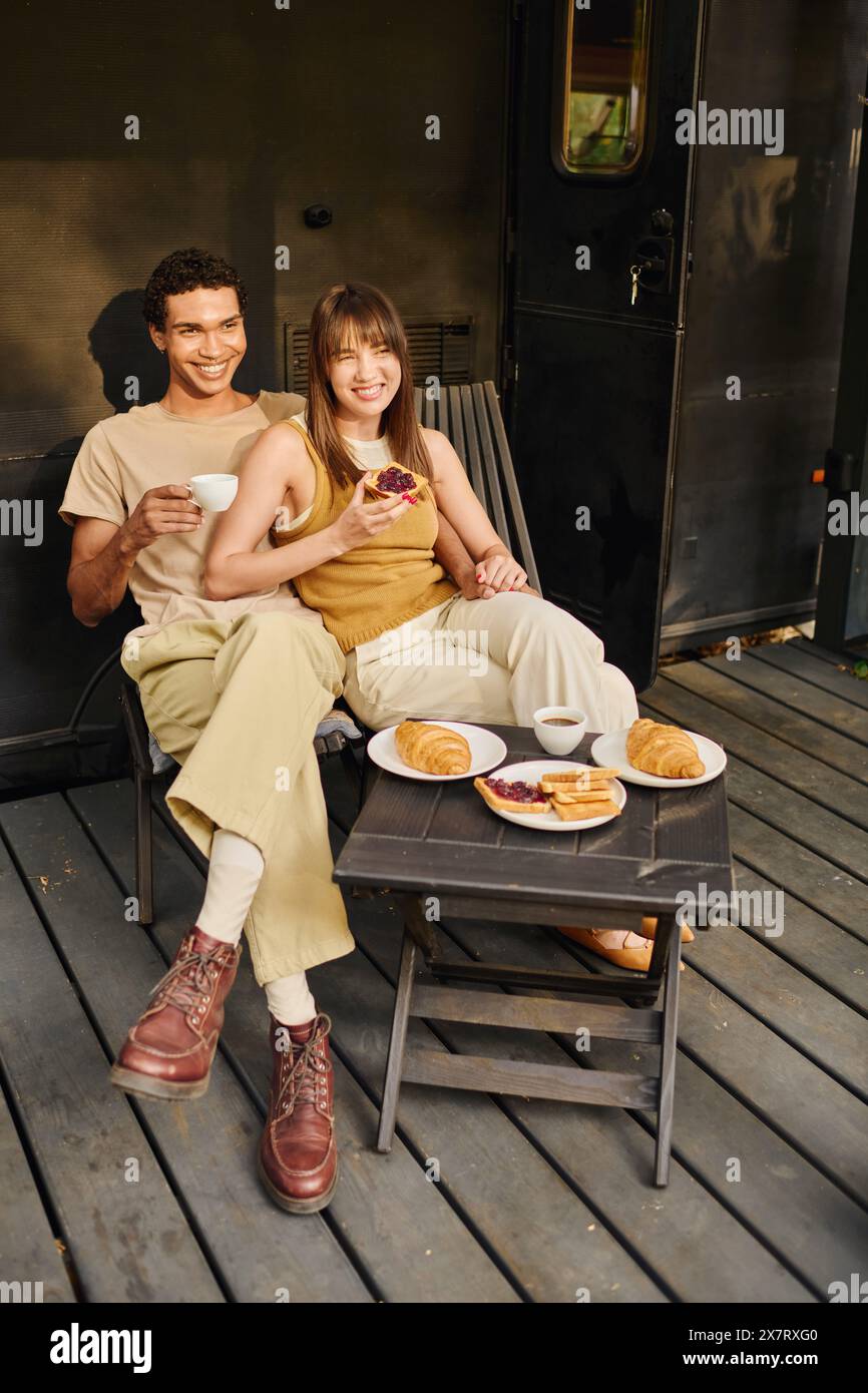 Camping man woman sitting hi-res stock photography and images - Alamy