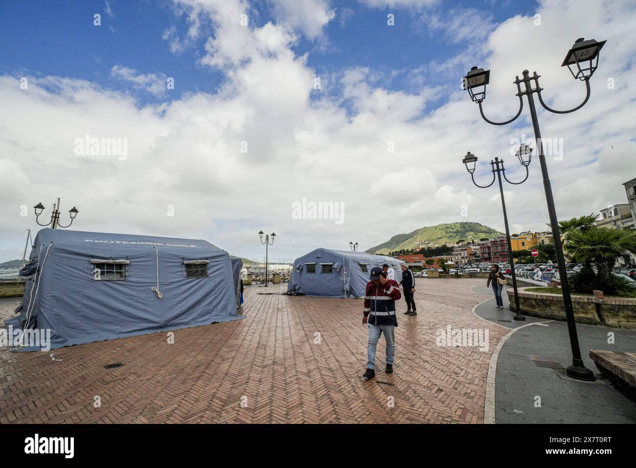 News - Campi Flegrei, the day after the tremors Citizens of Pozzuoli Naples who spent the night in the two small tent cities set up by the Civil Protection quickly in the port area and in the Pertini seafront area, in Naples, Italy, 21 may 2024. From 7.51pm yesterday, the seismic swarm underway in the Campi Flegrei area recorded, until 12.31am today, approximately 150 earthquakes, the strongest of which was magnitude 4.4, within the Solfatara. Napoli Pozzuoli Italy Copyright: xAntonioxBalascox/xLiveMediax LPN 1364926 Stock Photo