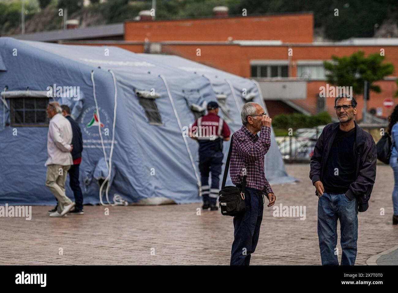 News - Campi Flegrei, the day after the tremors Citizens of Pozzuoli Naples who spent the night in the two small tent cities set up by the Civil Protection quickly in the port area and in the Pertini seafront area, in Naples, Italy, 21 may 2024. From 7.51pm yesterday, the seismic swarm underway in the Campi Flegrei area recorded, until 12.31am today, approximately 150 earthquakes, the strongest of which was magnitude 4.4, within the Solfatara. Napoli Pozzuoli Italy Copyright: xAntonioxBalascox/xLiveMediax LPN 1364927 Stock Photo