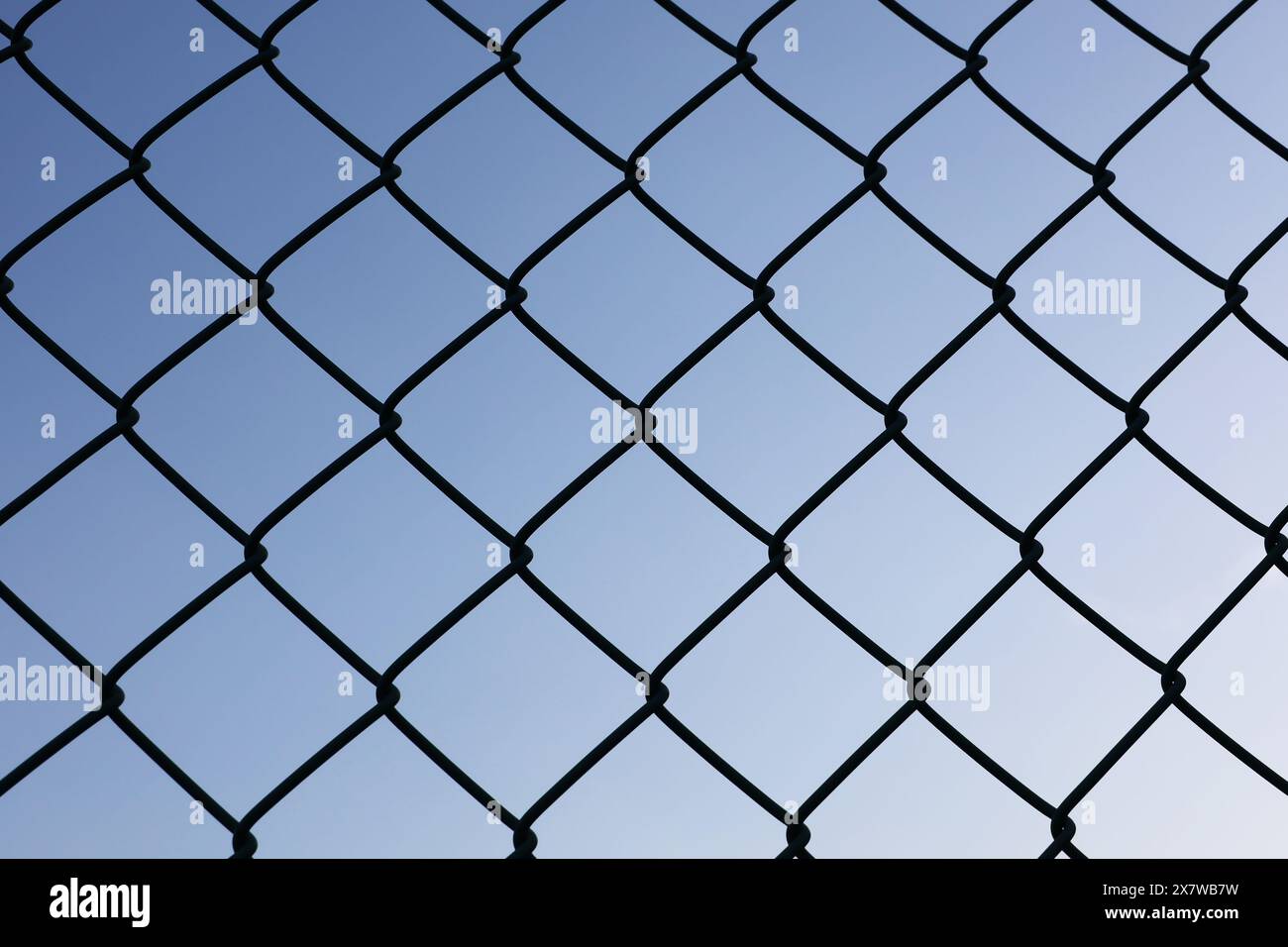 Chain boundary hi-res stock photography and images - Alamy