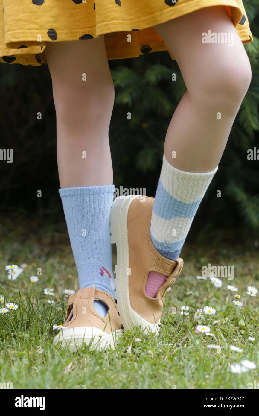 Child legs with socks and shoes hi res stock photography and images Alamy
