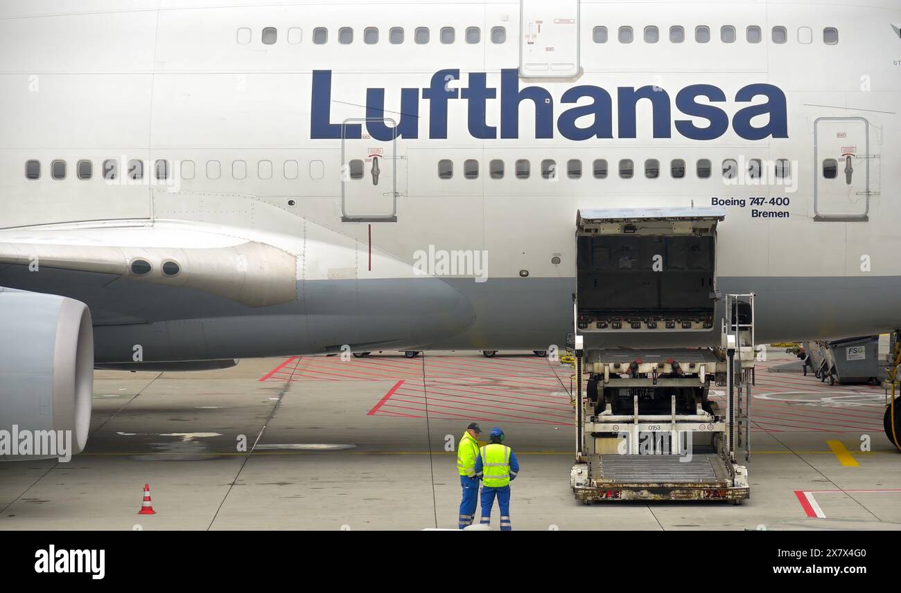 Ground staff loading air cargo in a Boeing 747 before departure, Frankfurt airport DE Stock Photo