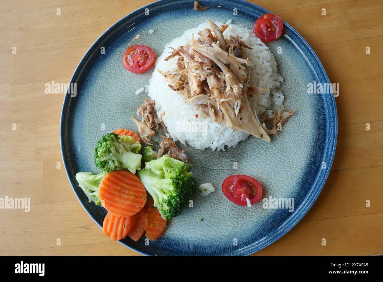 Boiled chicken, steamed rice, pink plate Stock Photo - Alamy