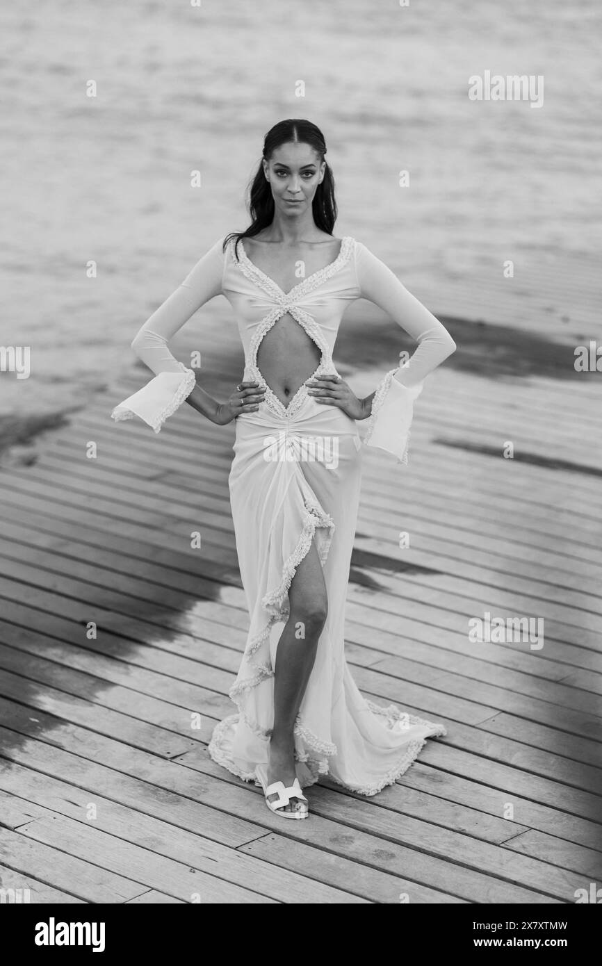 Cannes, France. 21st May, 2024. Portrait and personal shoot of Zoe Saldana during the 77th annual Cannes Film Festival at the restaurant Ecrin plage on May 21, 2024 in Cannes, France. Photo by Cyril Chateau/ABACAPRESS.COM Credit: Abaca Press/Alamy Live News Stock Photo
