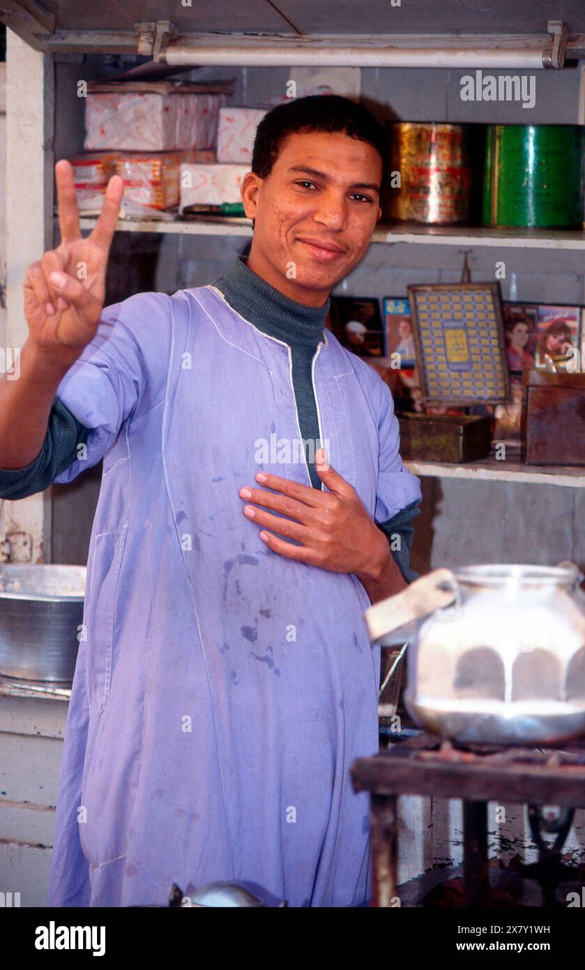 Shopkeeper sign hi-res stock photography and images - Alamy