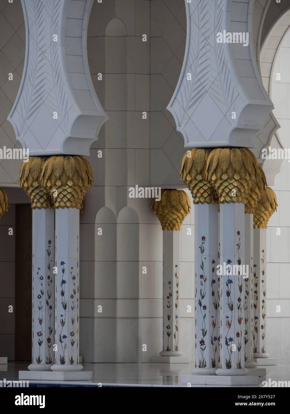 Columns with golden details and floral patterns, Islamic architecture ...