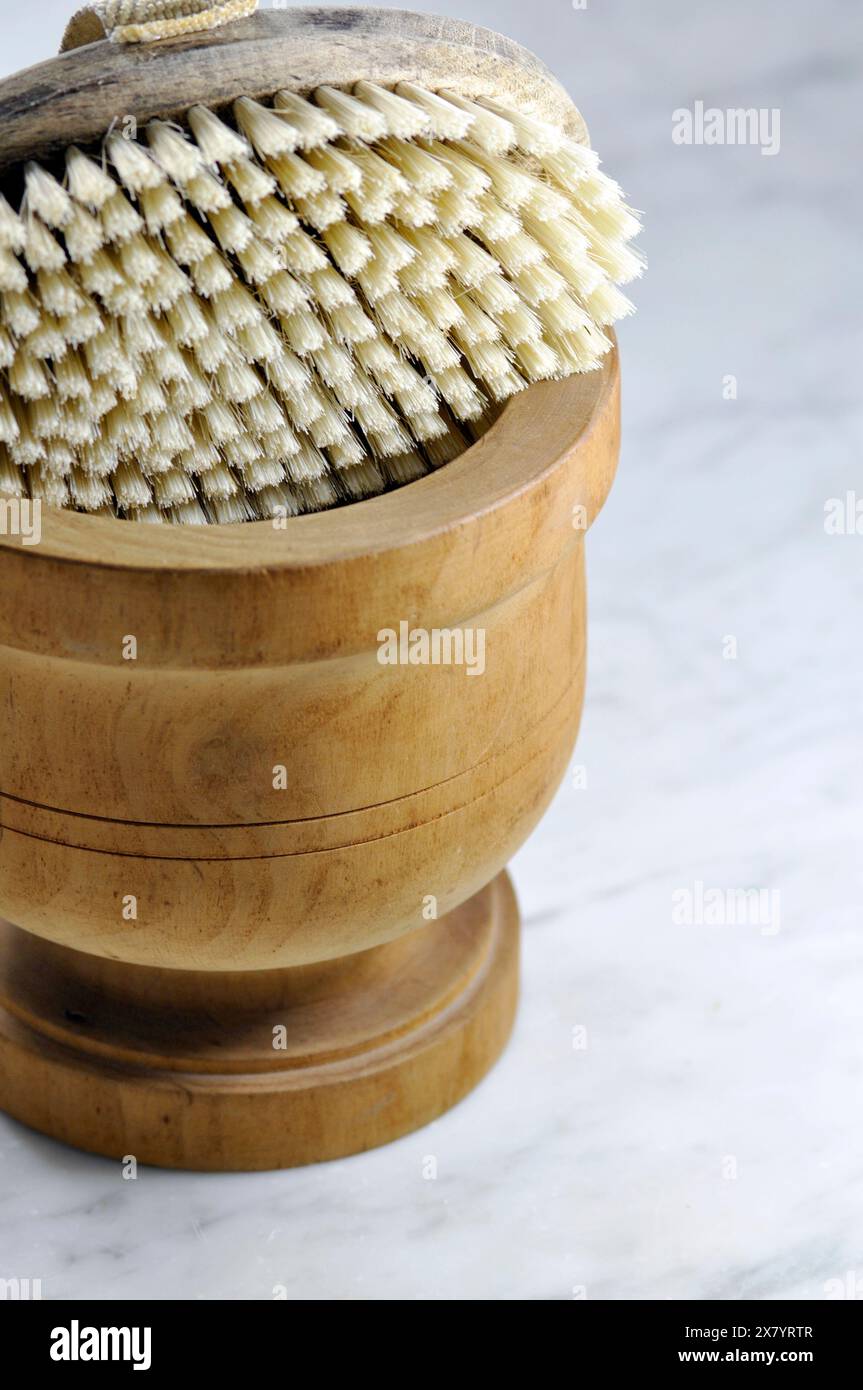 Exfoliation mitt and body brush hi-res stock photography and images - Alamy