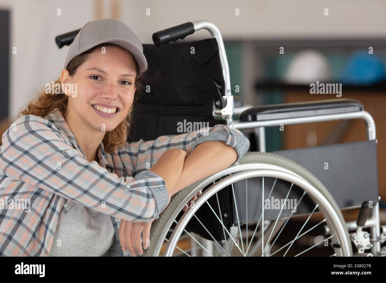 young prety woman is fixing a wheelchair Stock Photo - Alamy