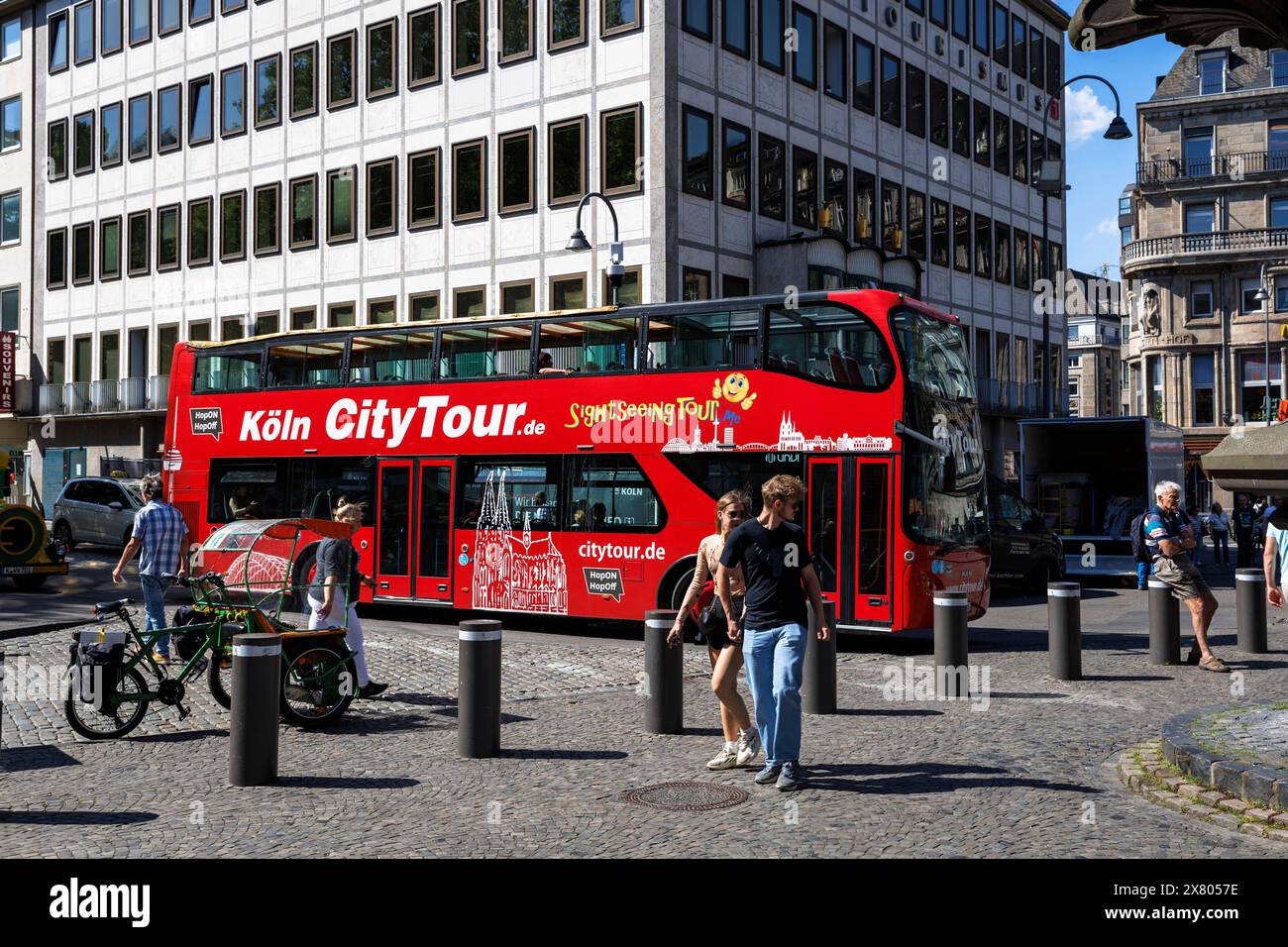 sightseeing bus in front of the cathedral, Cologne, Germany. Sightseeing-Bus vor dem Dom, Koeln, Deutschland. Stock Photo