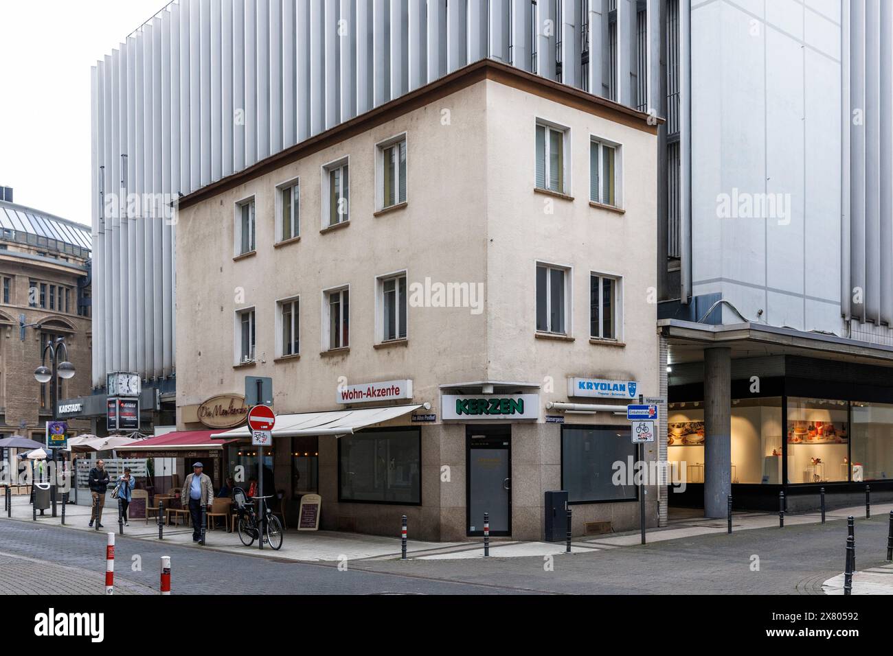 house on the street Am alten Posthof, rear facade of the department store Galeria formerly Karstadt on Breite Strasse, Cologne, Germany. Haus an der S Stock Photo