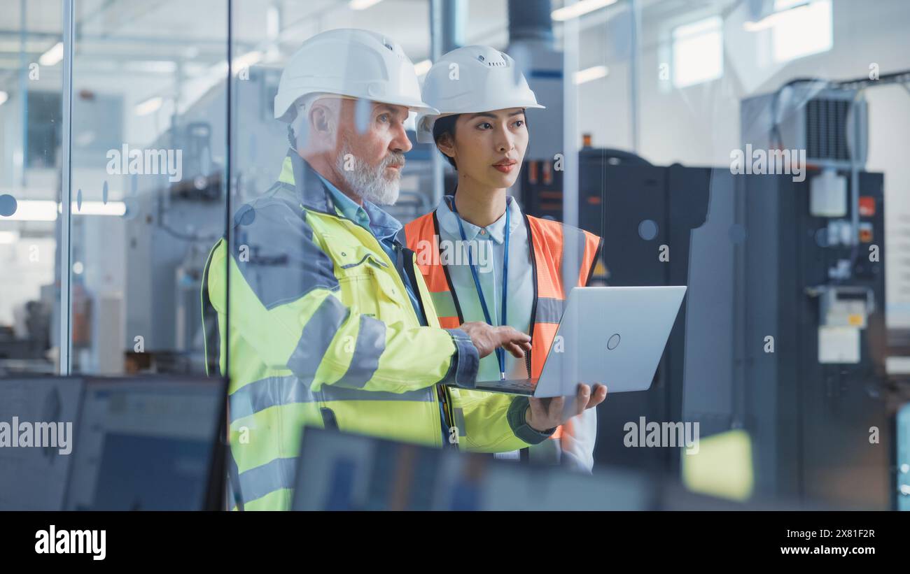 Two employees wearing hats hi-res stock photography and images - Alamy