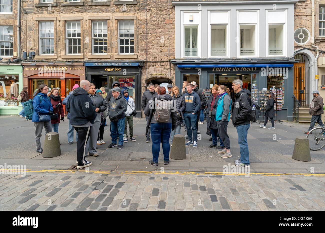 Edinburgh Street Scene - Tourists on walking guided tour of Edinburgh, Scotland, UK. Stock Photo