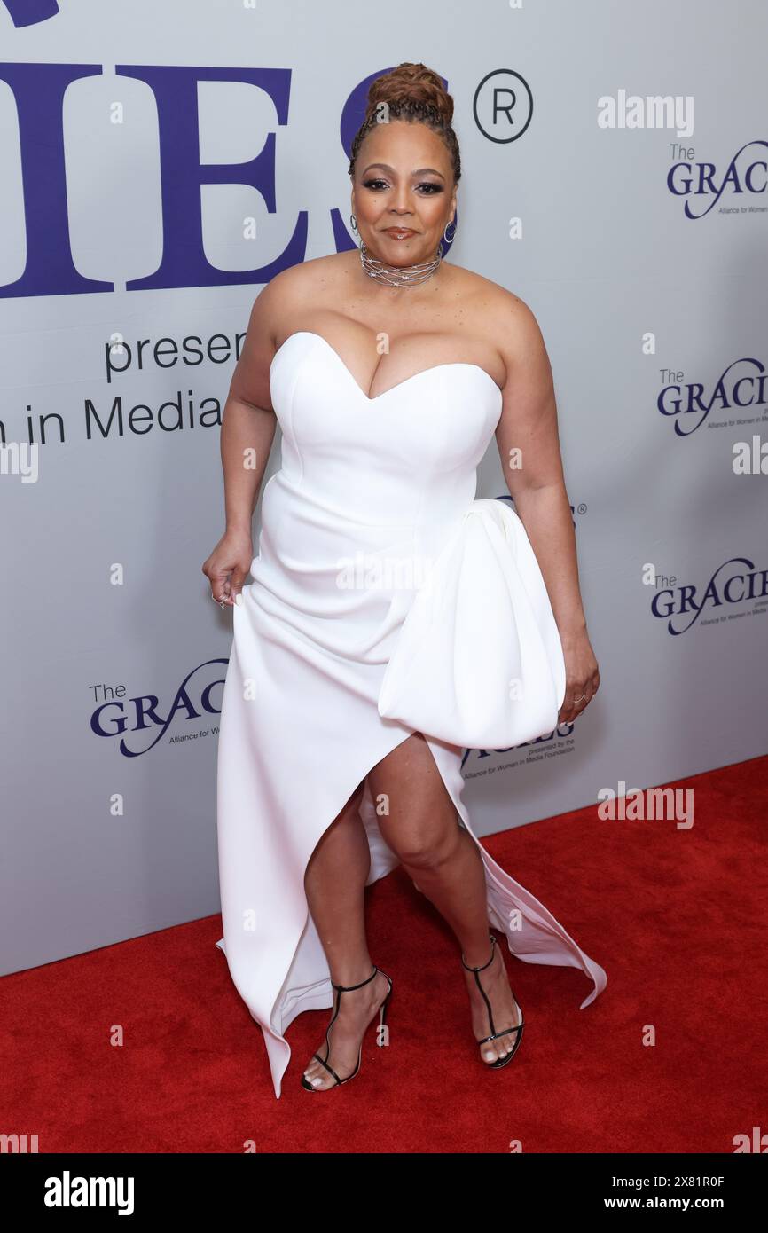 Kim fields hi-res stock photography and images - Page 3 - Alamy, image size:866x1390