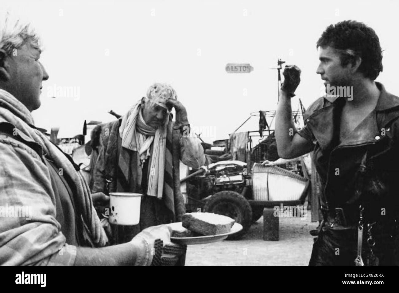 Mad max 2 le defi Mad max II 1981 Real  George Miller Mel Gibson. COLLECTION CHRISTOPHEL © Kennedy Miller Productions Stock Photo