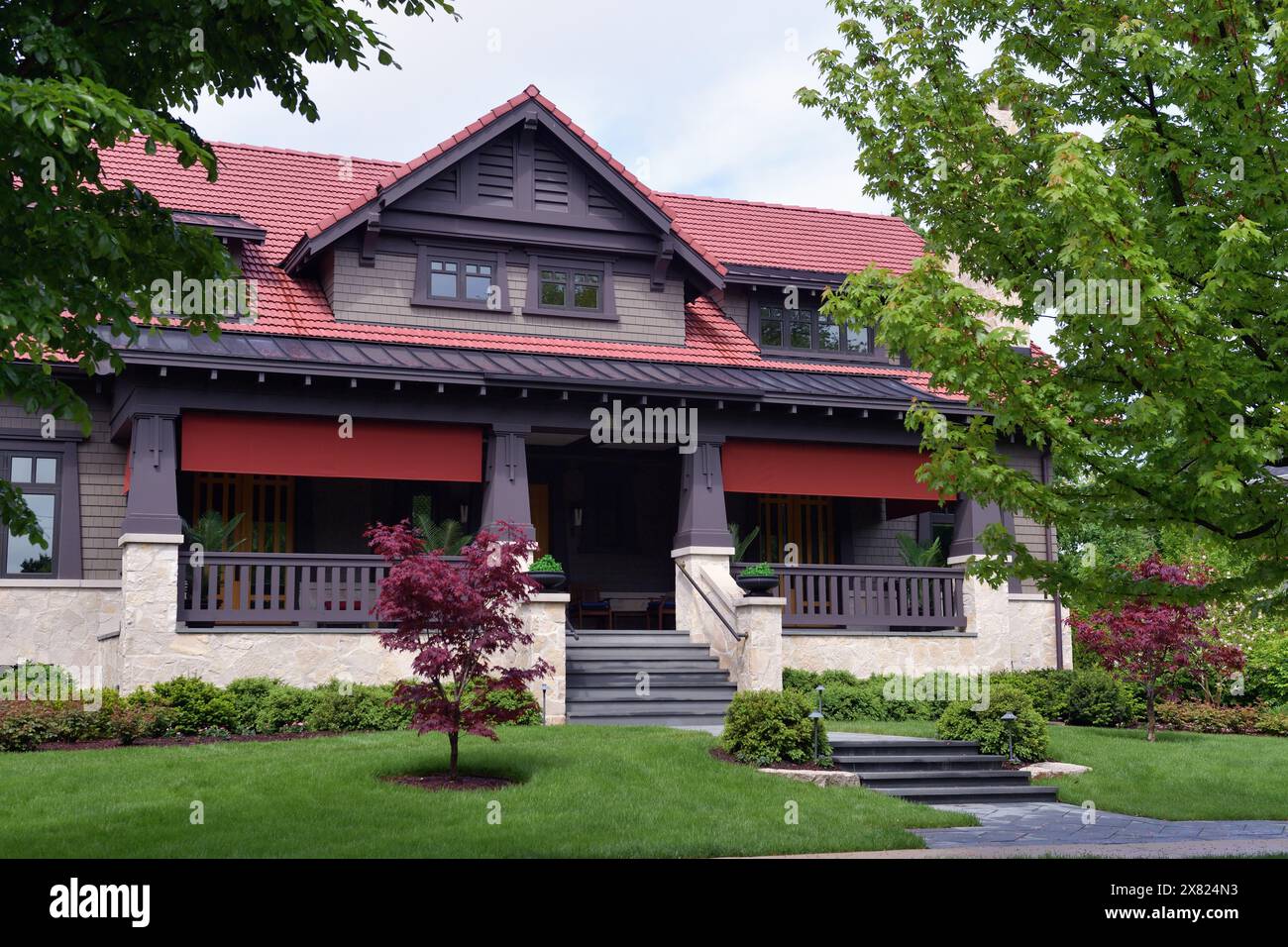 Two story suburban home hires stock photography and images Alamy