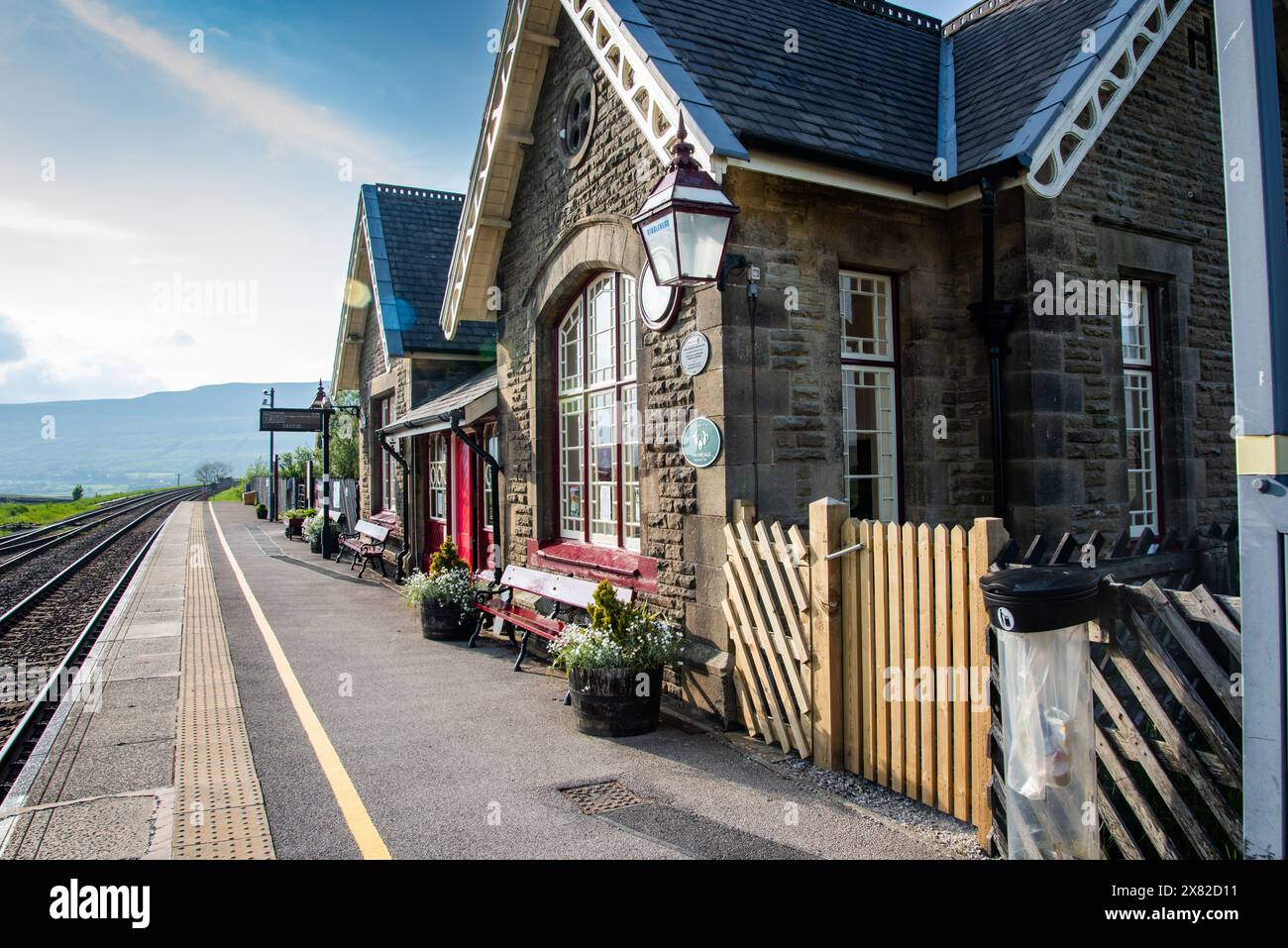 Platform and station building, Ribblehead Station, Settle to Carlise ...