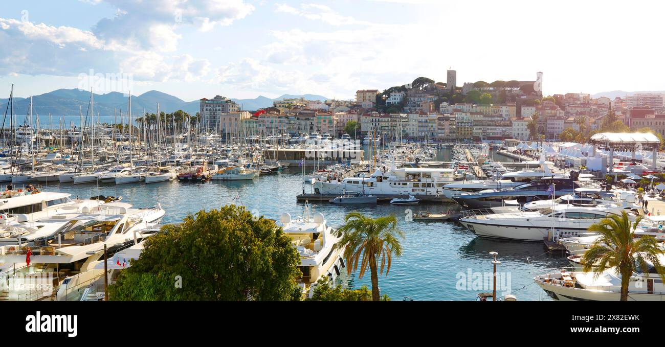 Cannes, Frankreich. 22nd May, 2024. Cannes, France - May 22, 2024: 77th Cannes Film Festival with general Atmosphere, Palais des Festivals, Mandoga Media Germany, Mer, Sea, Meer, Yacht, Yachts, Yachten, Credit: dpa/Alamy Live News Stock Photo