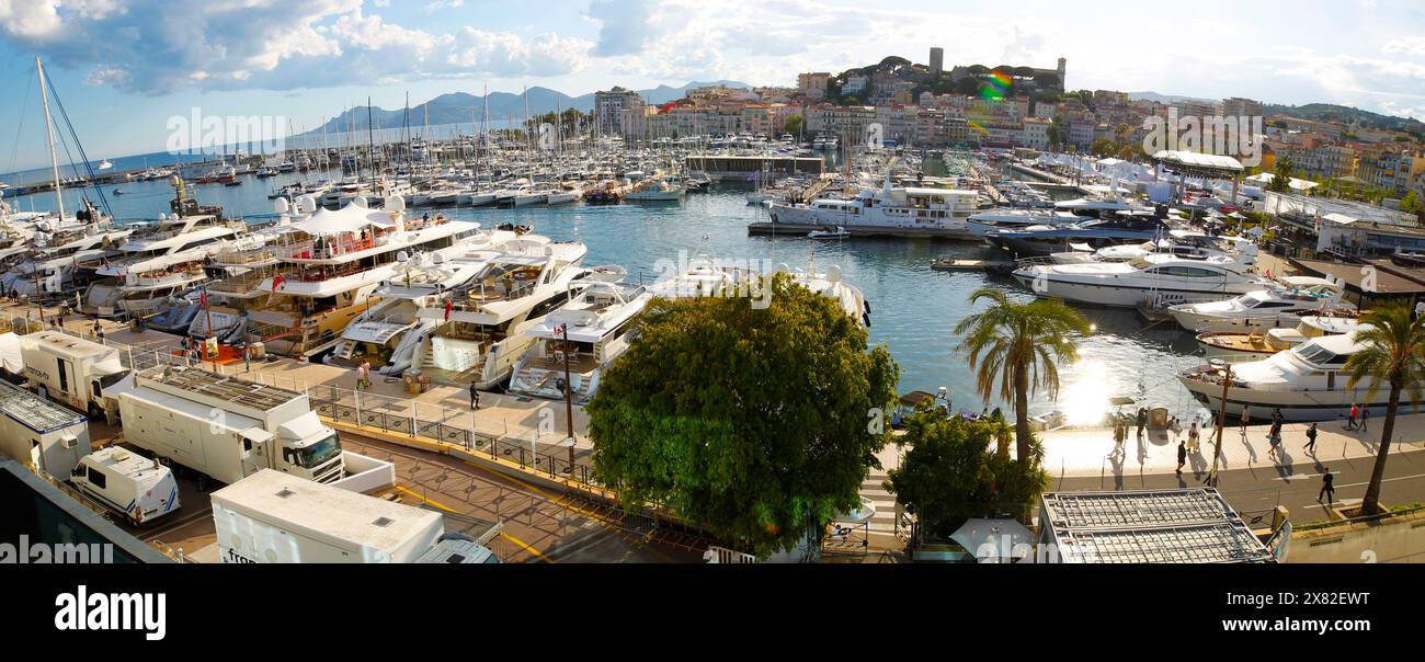 Cannes, Frankreich. 22nd May, 2024. Cannes, France - May 22, 2024: 77th Cannes Film Festival with general Atmosphere, Palais des Festivals, Mandoga Media Germany, Mer, Sea, Meer, Yacht, Yachts, Yachten, Credit: dpa/Alamy Live News Stock Photo