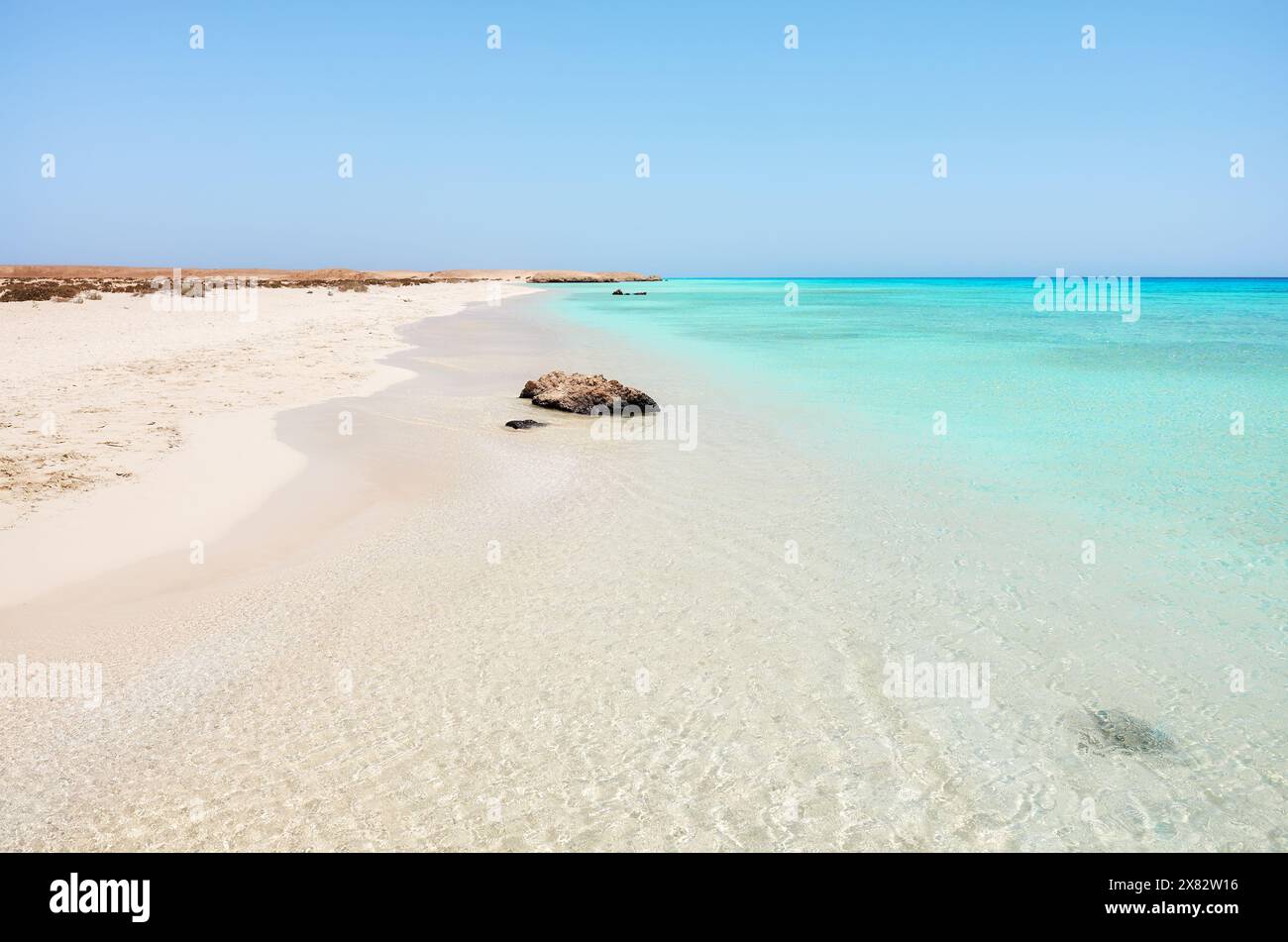Beautiful sunny ocean beach hi-res stock photography and images - Alamy
