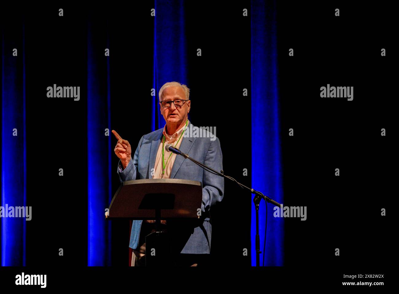 St. Petersburg, Florida, USA. 21st May, 2024. Times editor Mark Katches opens a discussion on climate and the environment during Spotlight Tampa Bay, part of an ongoing series of community conversations moderated by the Tampa Bay Times, at the Palladium Theatre in St. Petersburg, May 22, 2024. (Credit Image: © Martha Asencio-Rhine/Tampa Bay Times via ZUMA Press Wire) EDITORIAL USAGE ONLY! Not for Commercial USAGE! Stock Photo