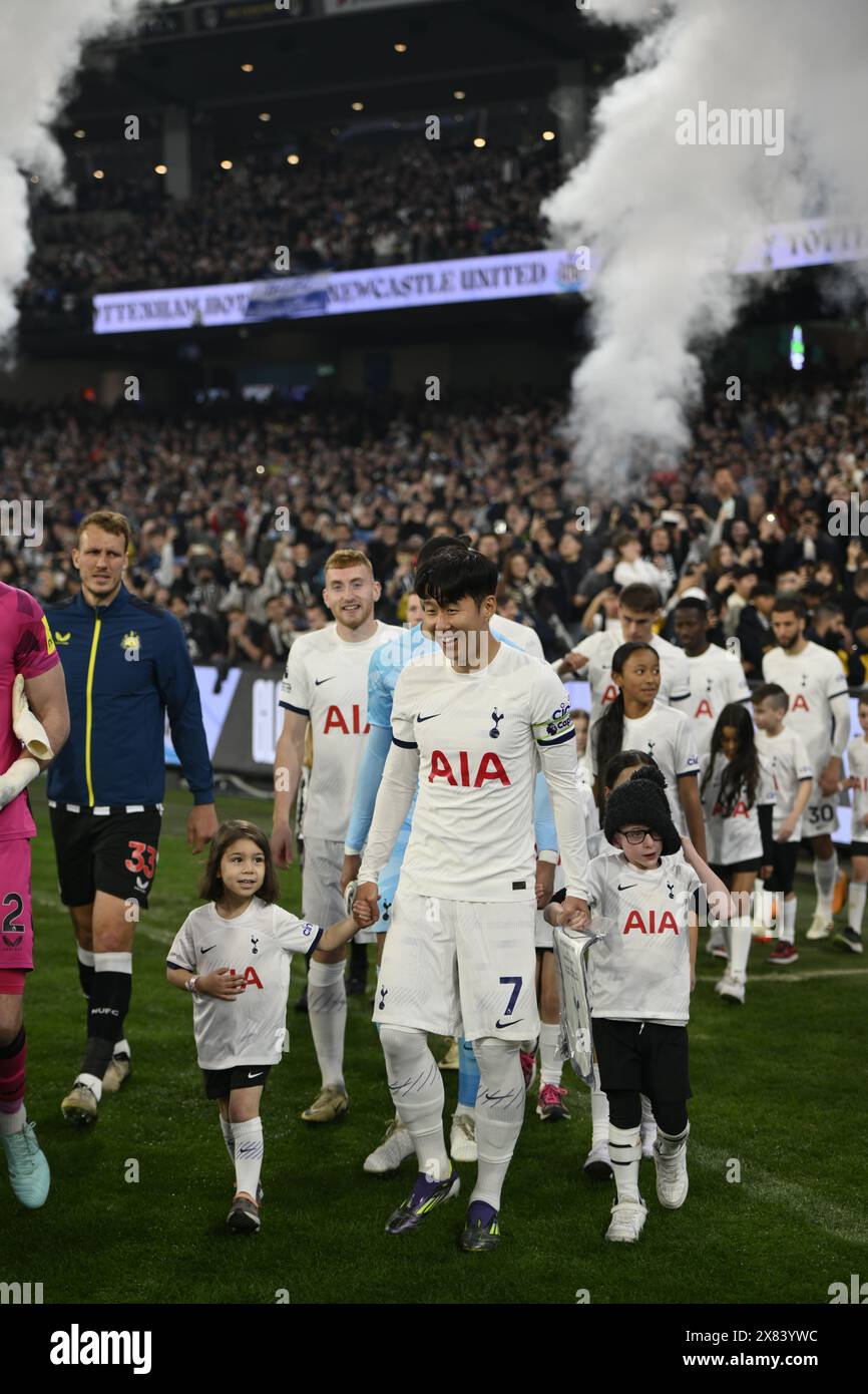 MELBOURNE, AUSTRALIA. 22 May, 2024. Pictured: Tottenham Hotspur forward Son Heung-Min (7) takes to the field at the Melbourne Cricket Ground holding the hands of a young girl and young boy during the Global Football Week English Premiership teams friendly at the MCG in Melbourne. Credit: Karl Phillipson/Alamy Live News Stock Photo