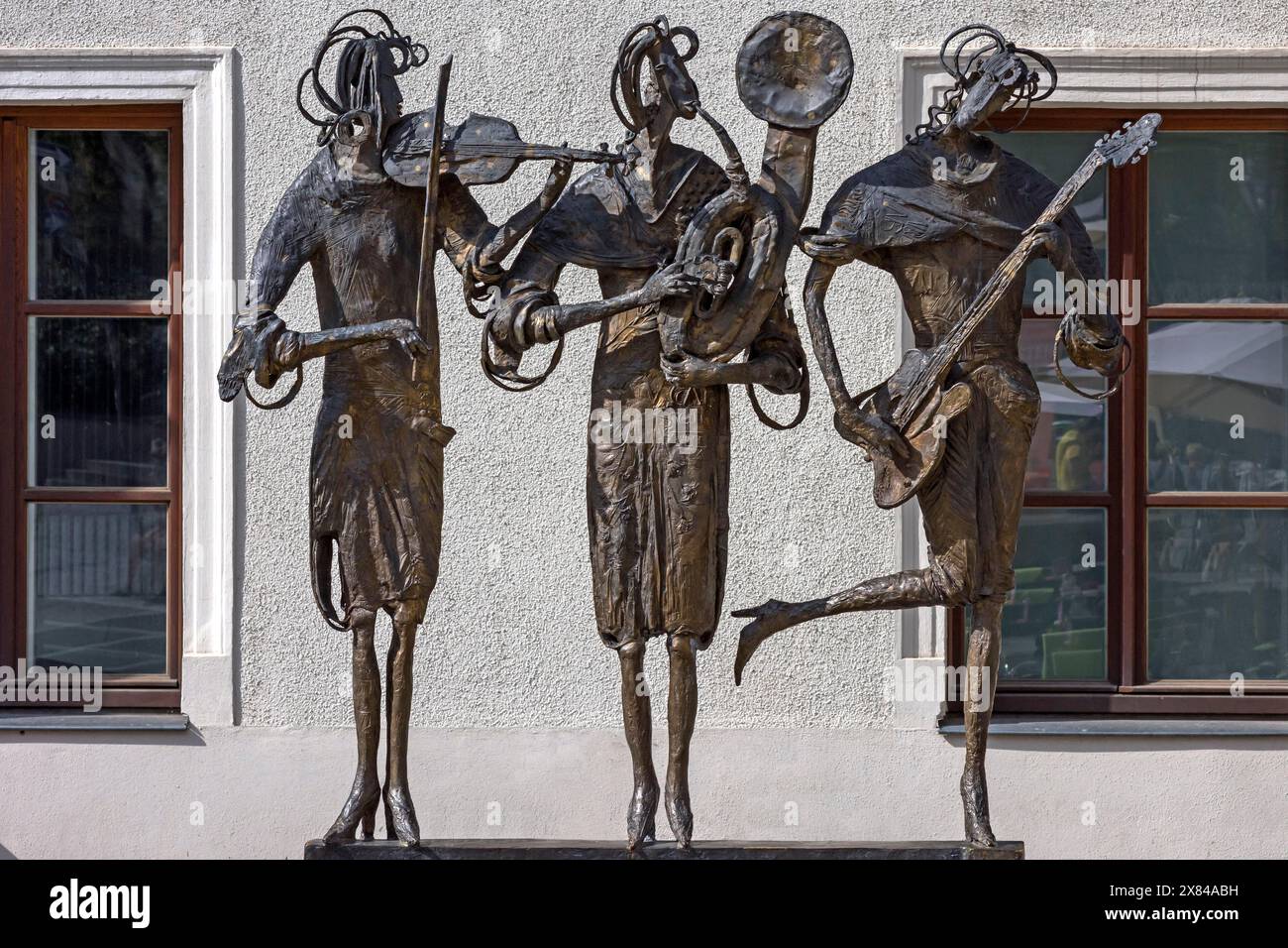 Sculpture of musicians by Joseph Michael Neustifter, in front of the city theatre, Bismarckplatz, Regensburg, Upper Palatinate, Bavaria, Germany Stock Photo