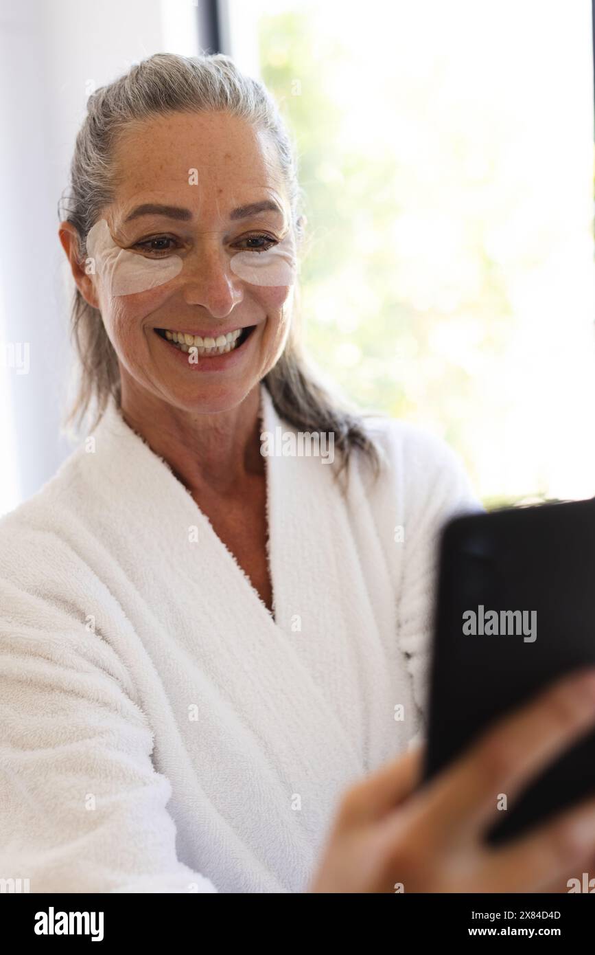 Mature woman taking selfie hi-res stock photography and images - Alamy