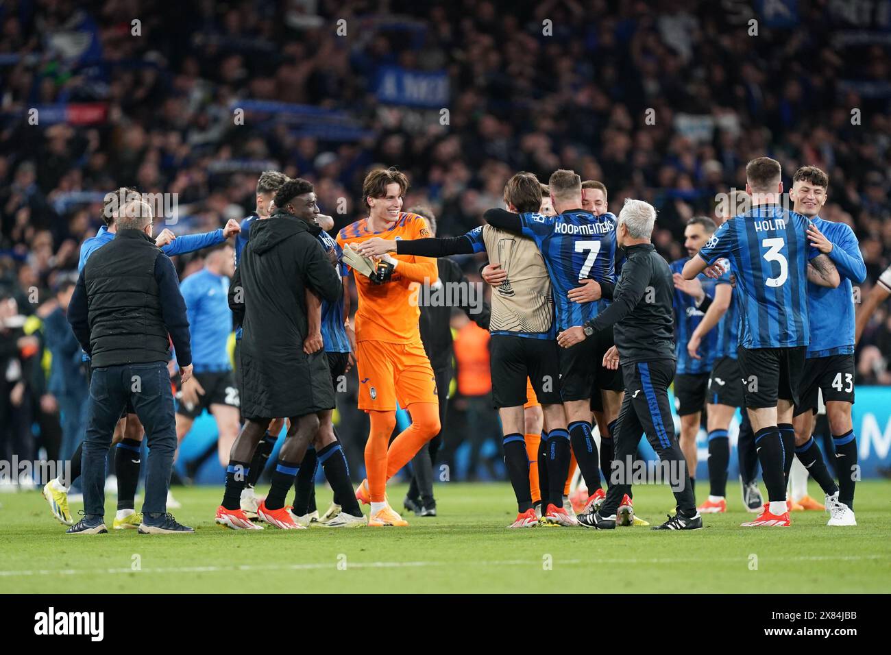 Fanion Brodé Atalanta Vs Bayer Leverkusen, Finale De La Ligue Europa Dublin – Taille 50x48 Cm
