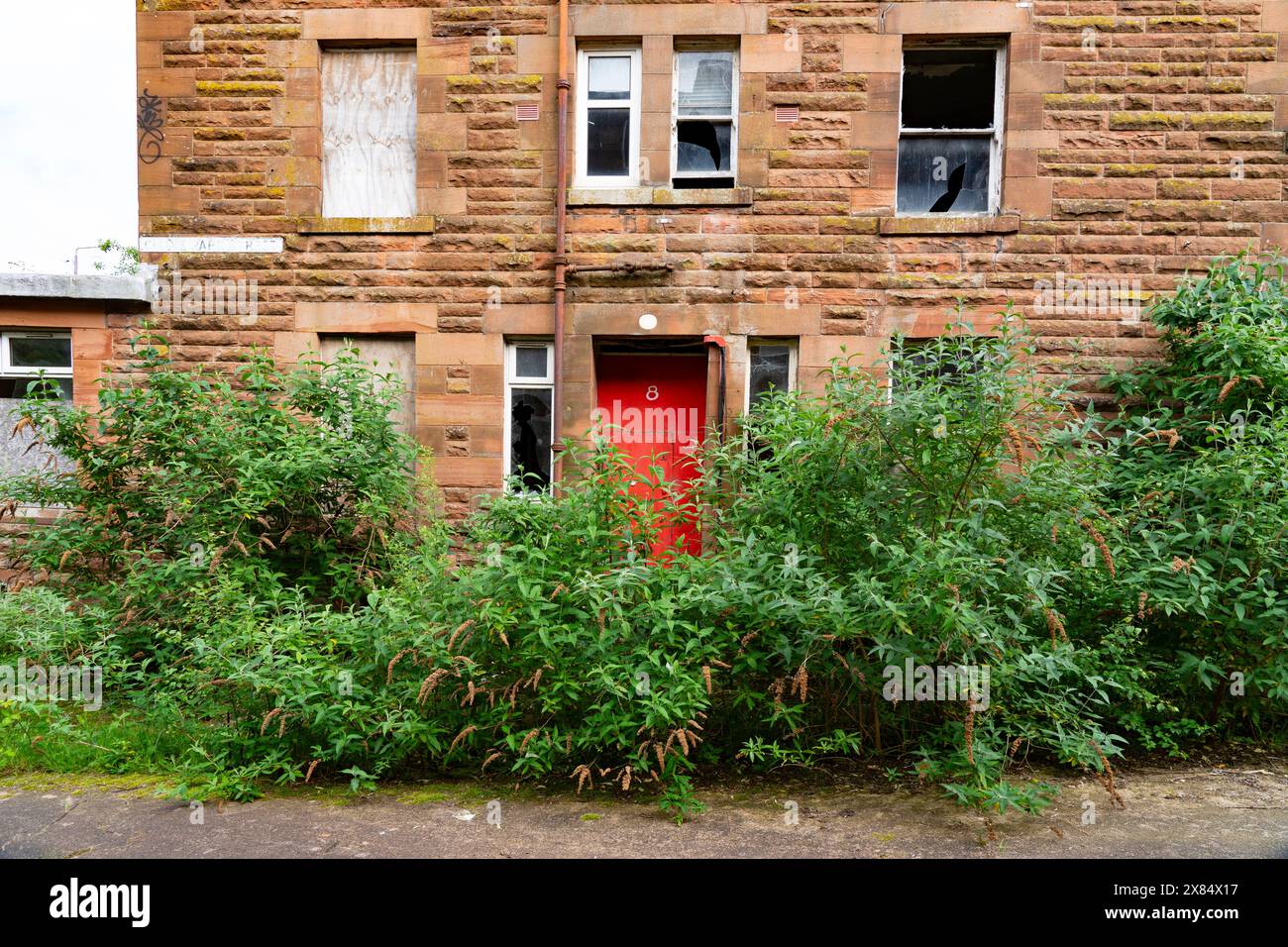 Derelict housing blocks hi-res stock photography and images - Alamy