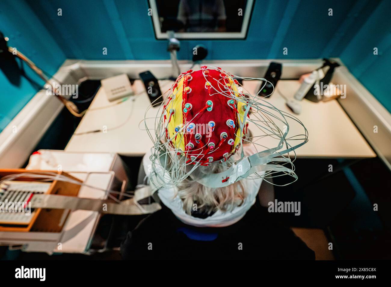 Brain test cap hi-res stock photography and images - Alamy