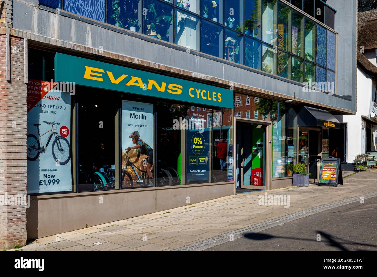 Evans cycles store hi res stock photography and images Alamy