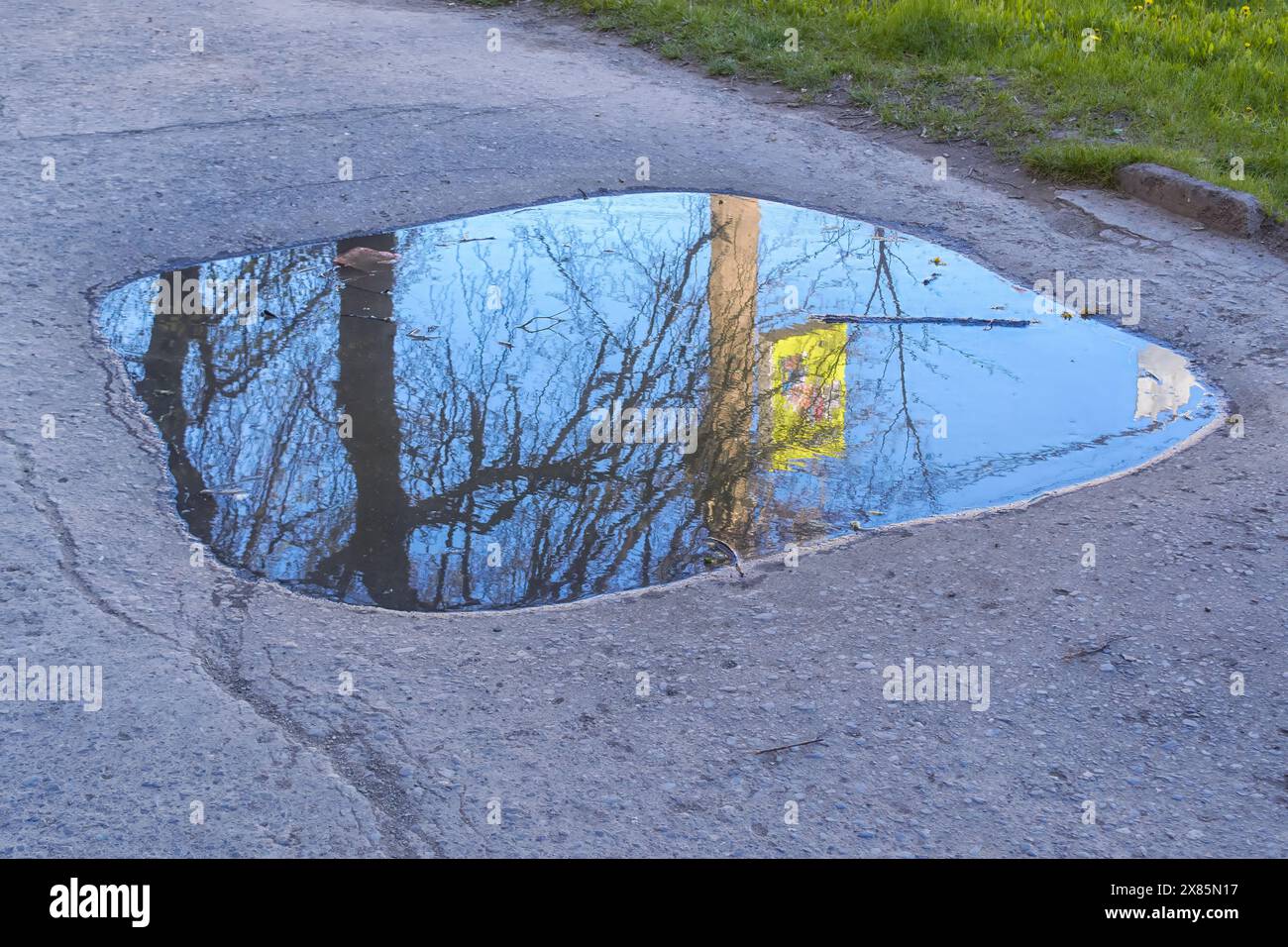 Puddle Bath Rain puddle reflection lanterns twilight hi-res stock photography and ...