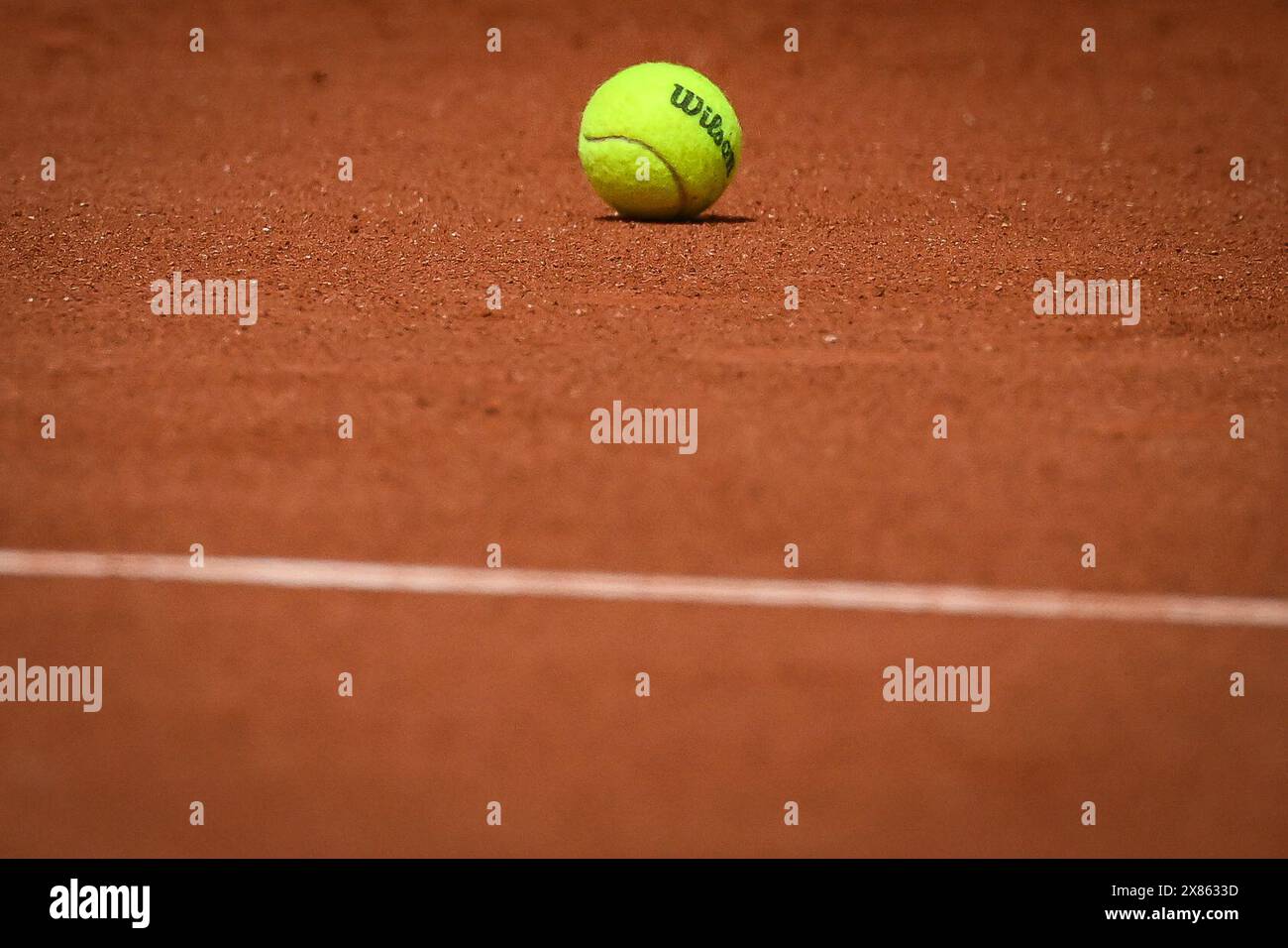 Paris, France. 23rd May, 2024. Illustration of the official ball during fourth qualifying day of Roland-Garros 2024, ATP and WTA Grand Slam tennis tournament on May 23, 2024 at Roland-Garros stadium in Paris, France - Photo Matthieu Mirville/DPPI Credit: DPPI Media/Alamy Live News Stock Photo