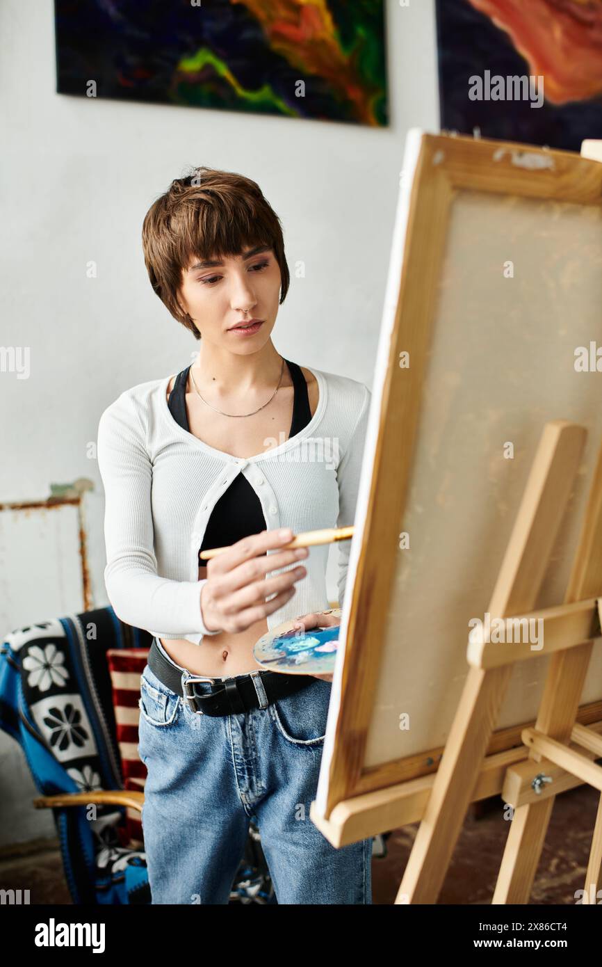 An easel stands hi-res stock photography and images - Alamy