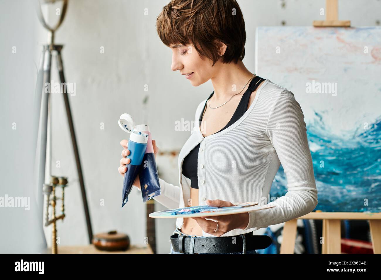 Painter holds palette in hi-res stock photography and images - Alamy