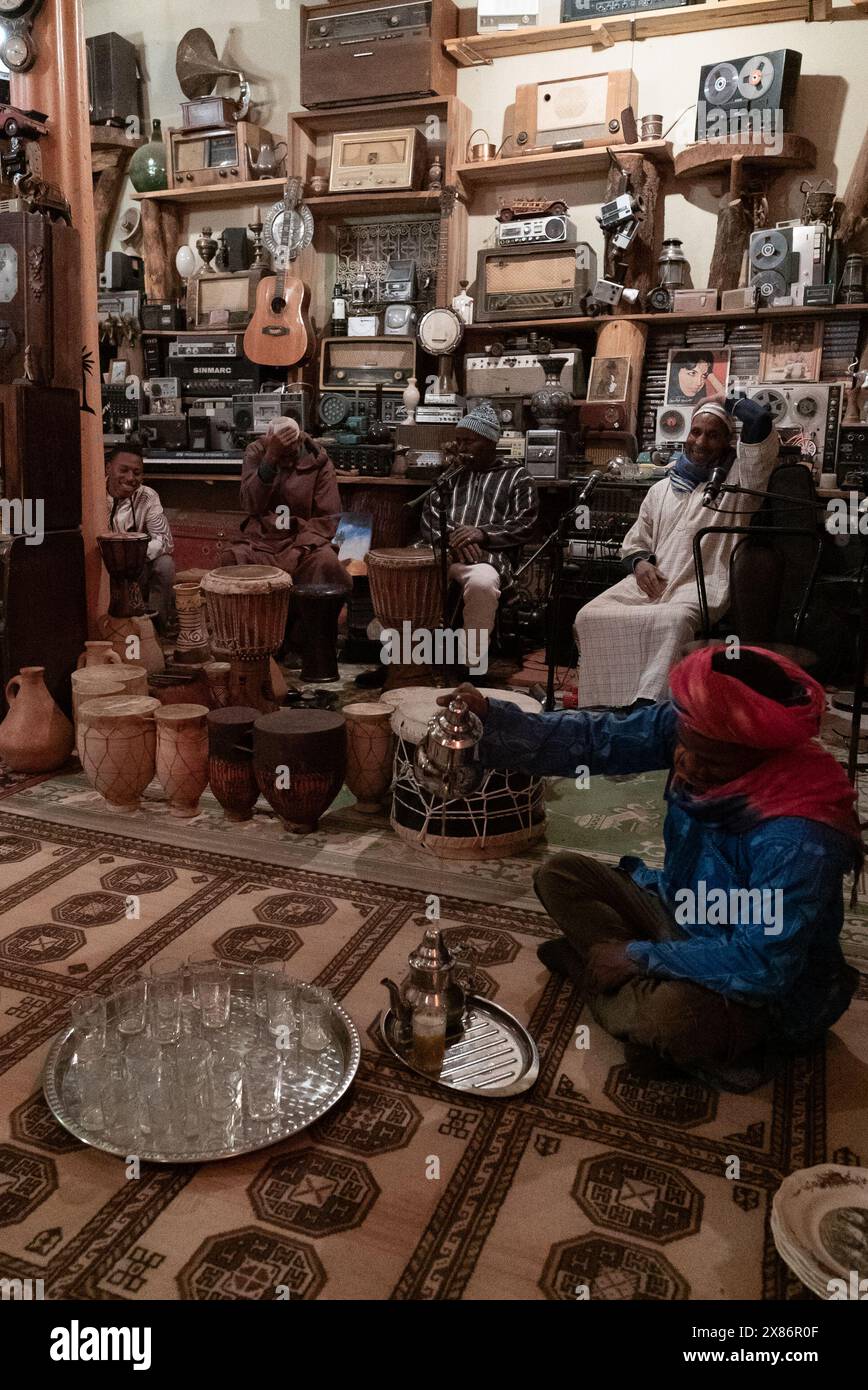 Tuareg tea ceremony hi-res stock photography and images - Alamy