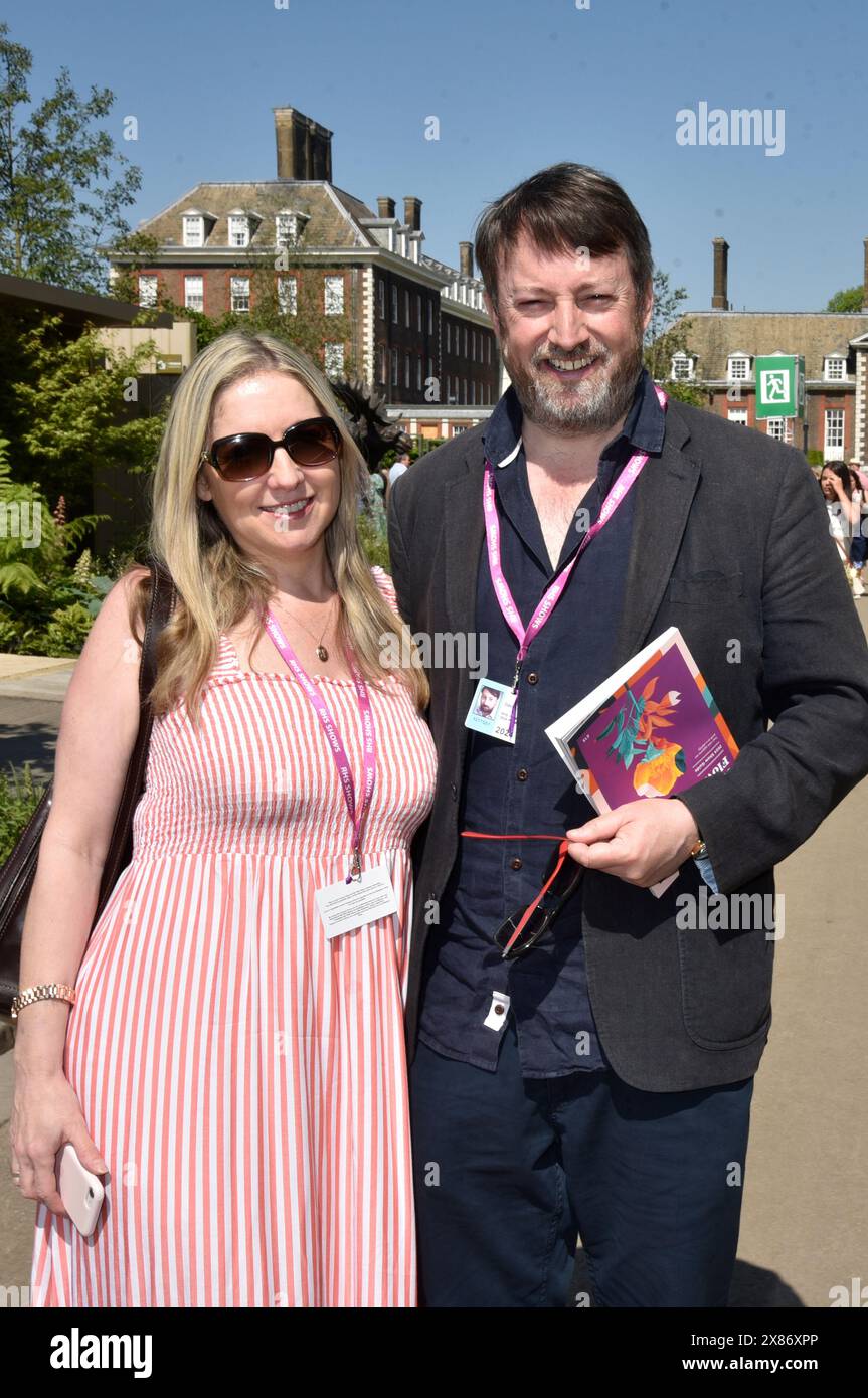 20 May 2024. London, UK. David Mitchell and Victoria Coren Mitchell at the 2024 RHS Chelsea Flower Show London.  Sue Andrews/Alamy. Stock Photo
