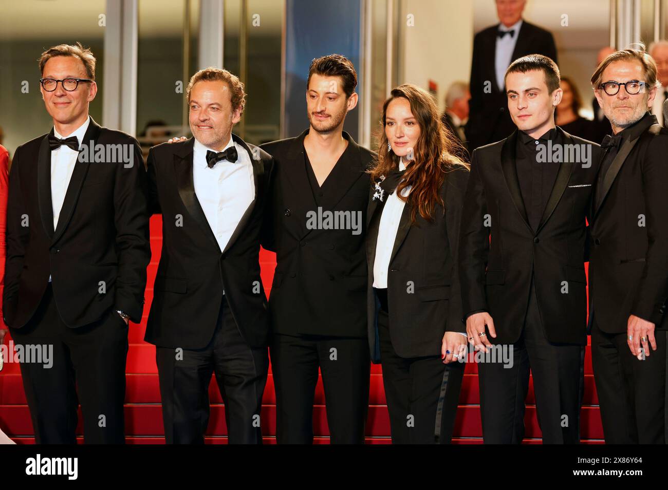 Alexandre de La Patelliere, Patrick Mille, Pierre Niney, Anais Demoustier, Julien De Saint-Jean und Matthieu Delaporte bei der Premiere des Kinofilms 'Le Comte de Monte-Cristo' auf dem Festival de Cannes 2024 / 77. Internationale Filmfestspiele von Cannes im Palais des Festivals. Cannes, 22.05.2024 Stock Photo