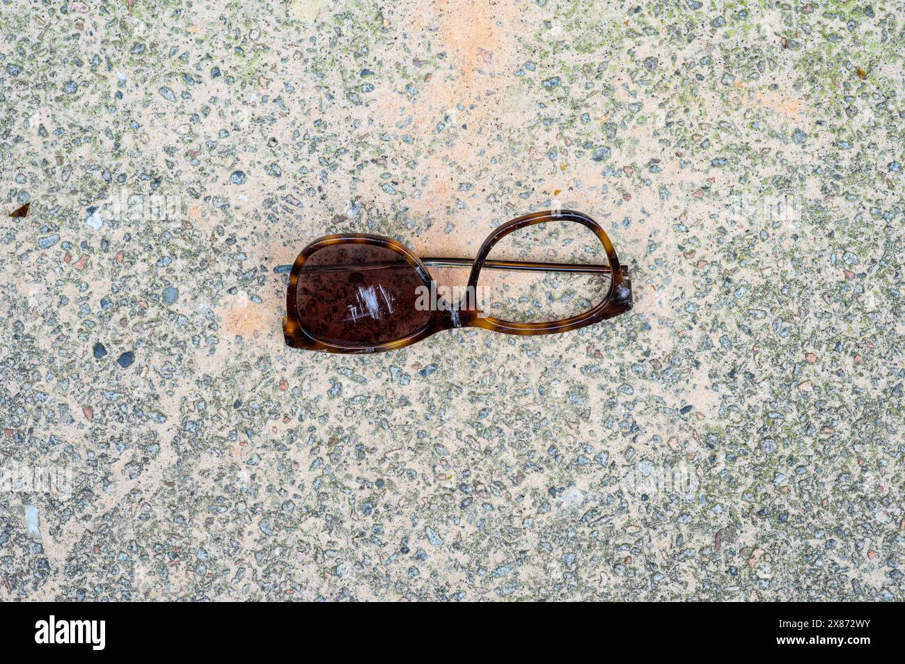 Damaged sunglasses hi res stock photography and images Alamy