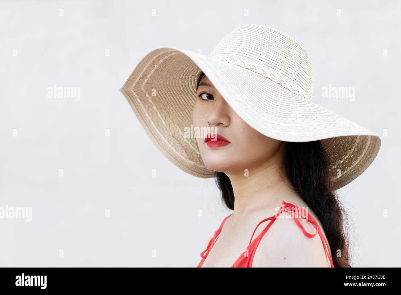 White woman wearing hat hi-res stock photography and images - Alamy
